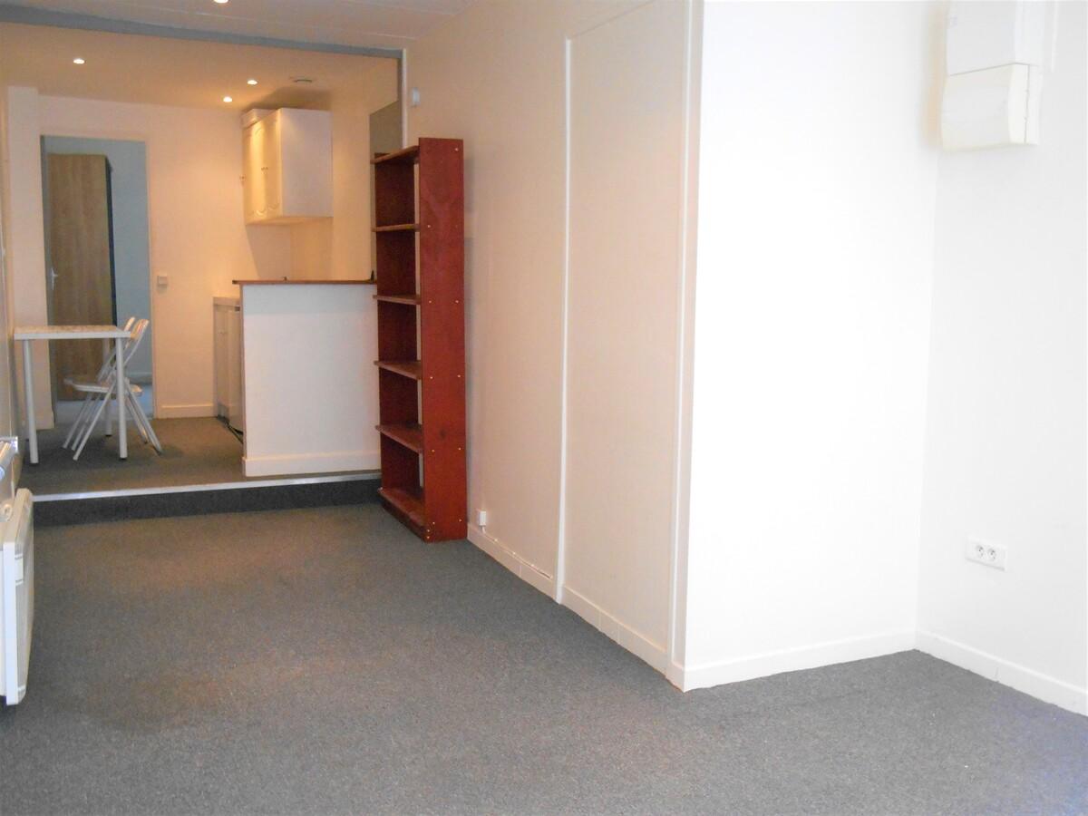 Couloir avant home staging, peu lumineux