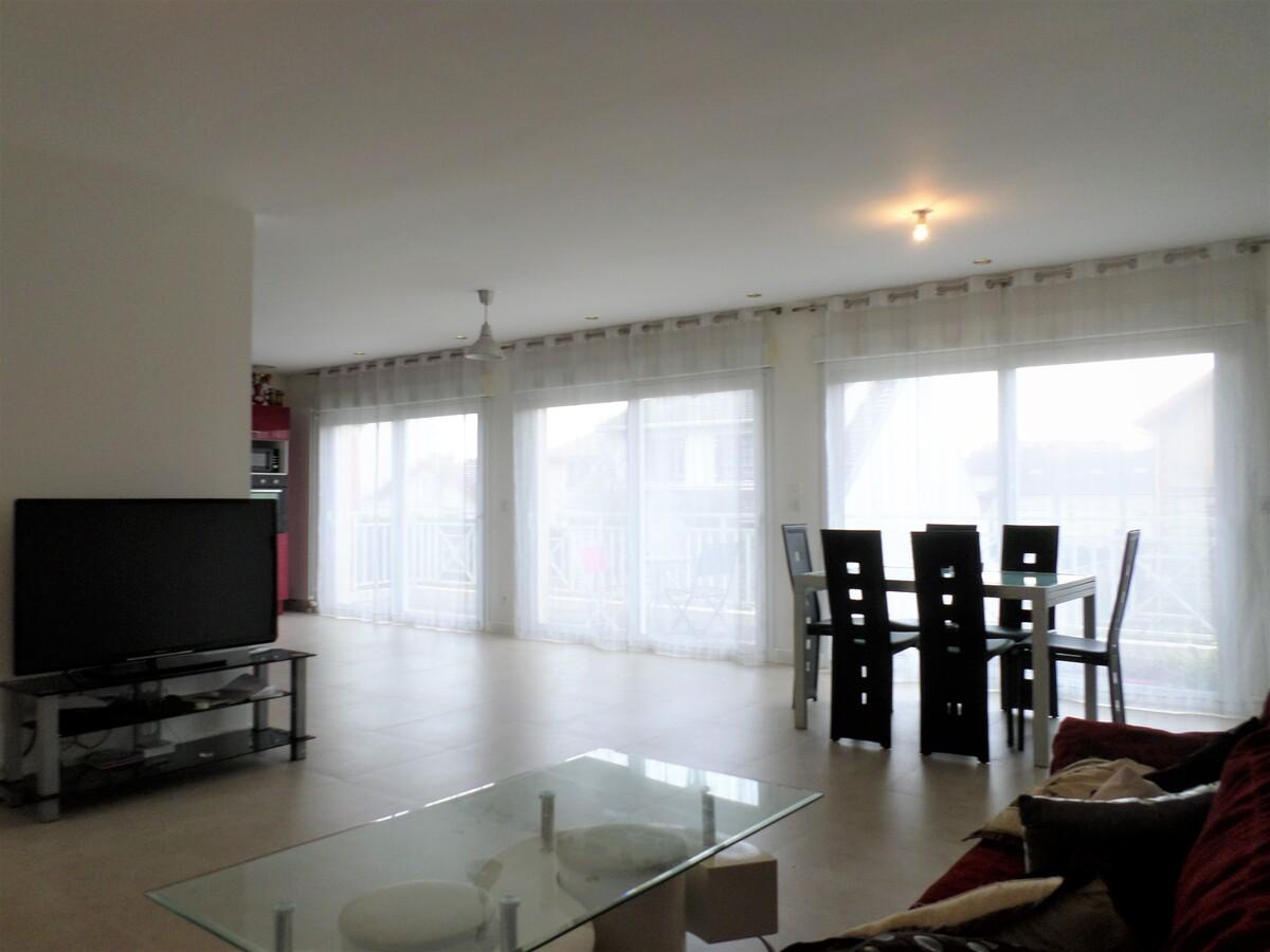 Salon avant home staging, déco datée