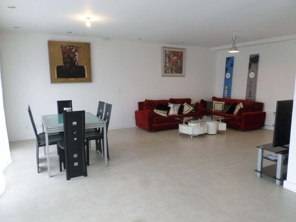 Séjour avant home staging, espace neutre