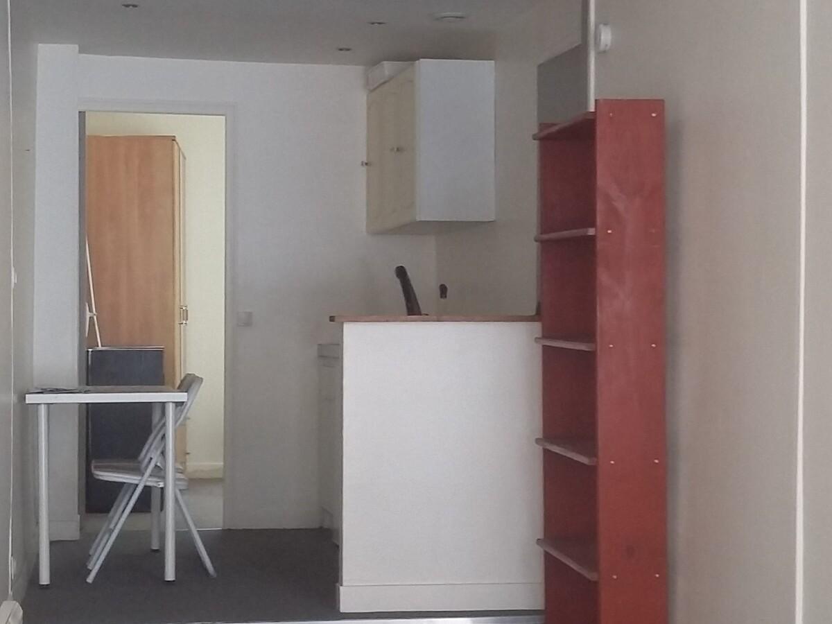 Cuisine avant home staging, aménagement daté